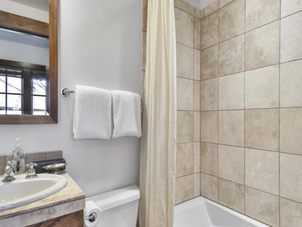 Silver Star Ski in Ski out and shuttle to Park City